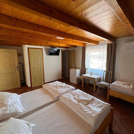 Fuerdo Panzio Bed & Breakfast Karcag Bagian luar foto