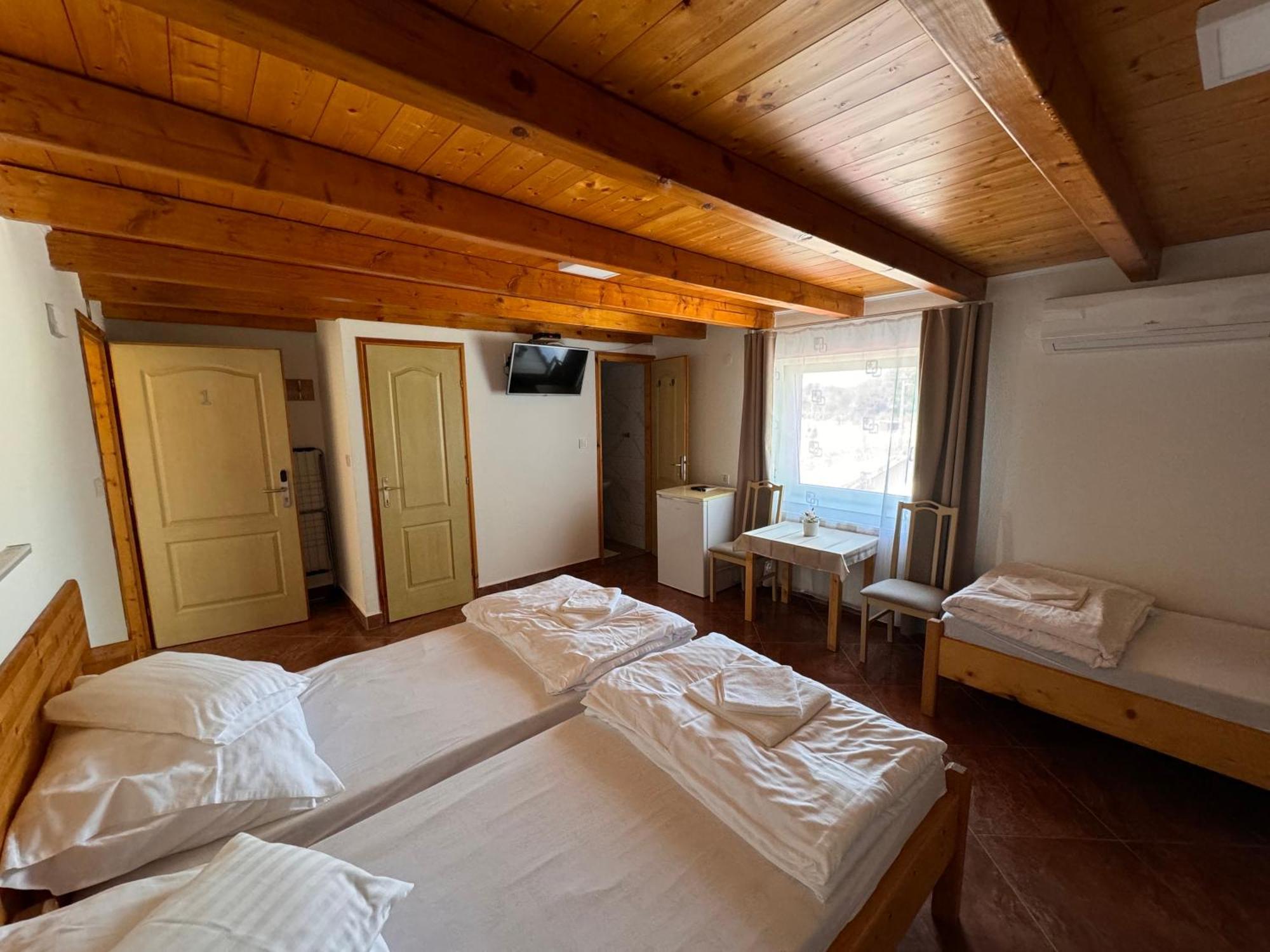 Fuerdo Panzio Bed & Breakfast Karcag Bagian luar foto