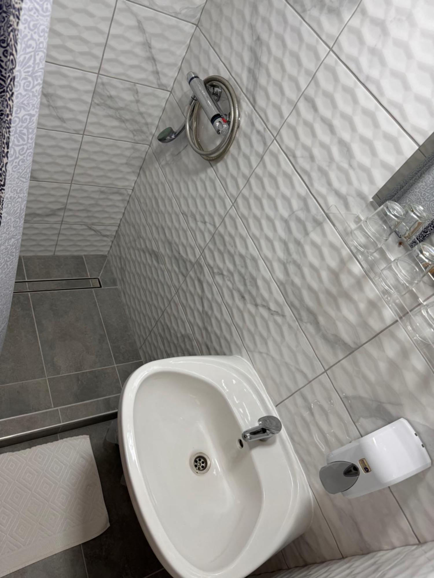 Fuerdo Panzio Bed & Breakfast Karcag Bagian luar foto