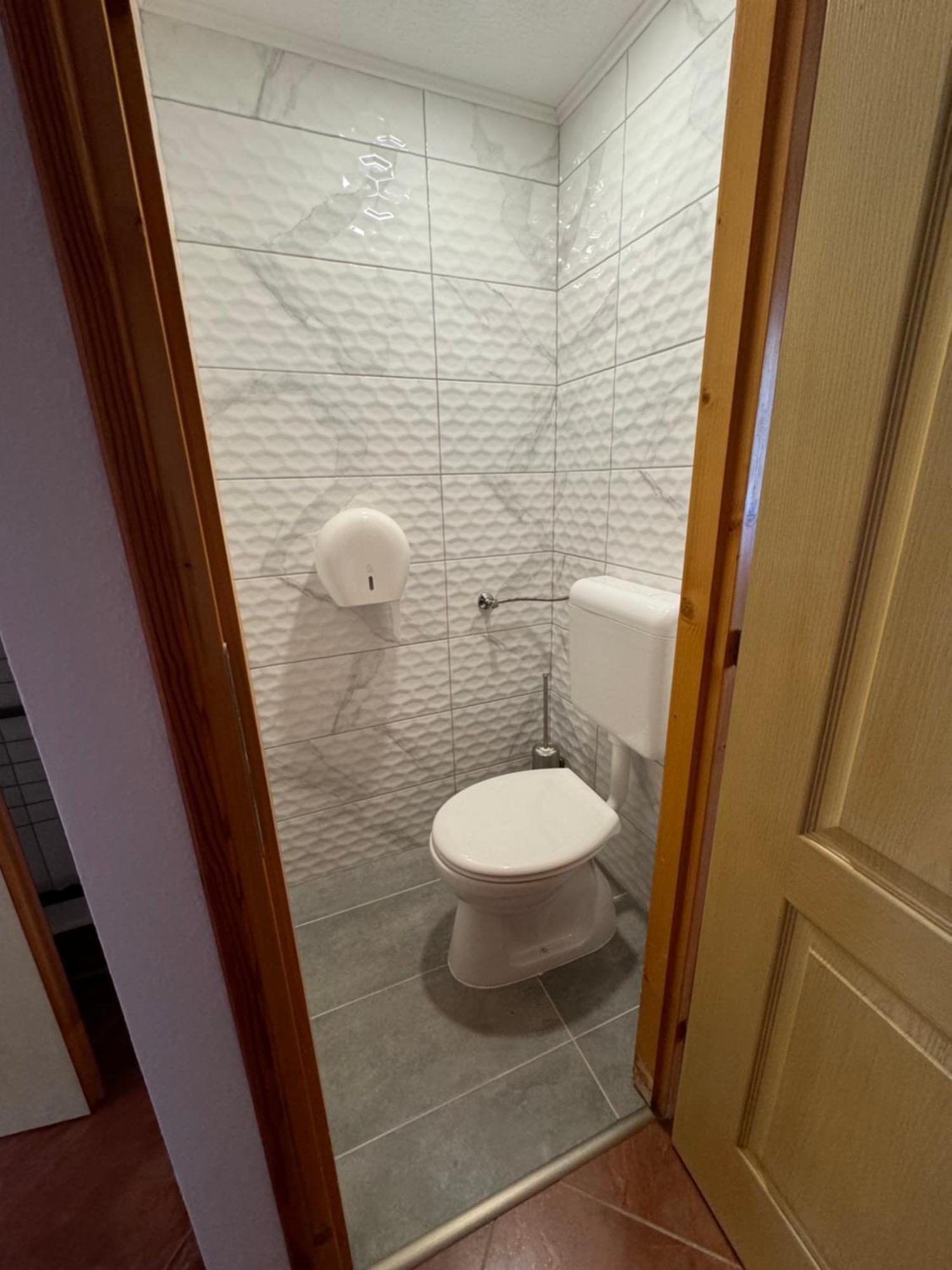 Fuerdo Panzio Bed & Breakfast Karcag Bagian luar foto